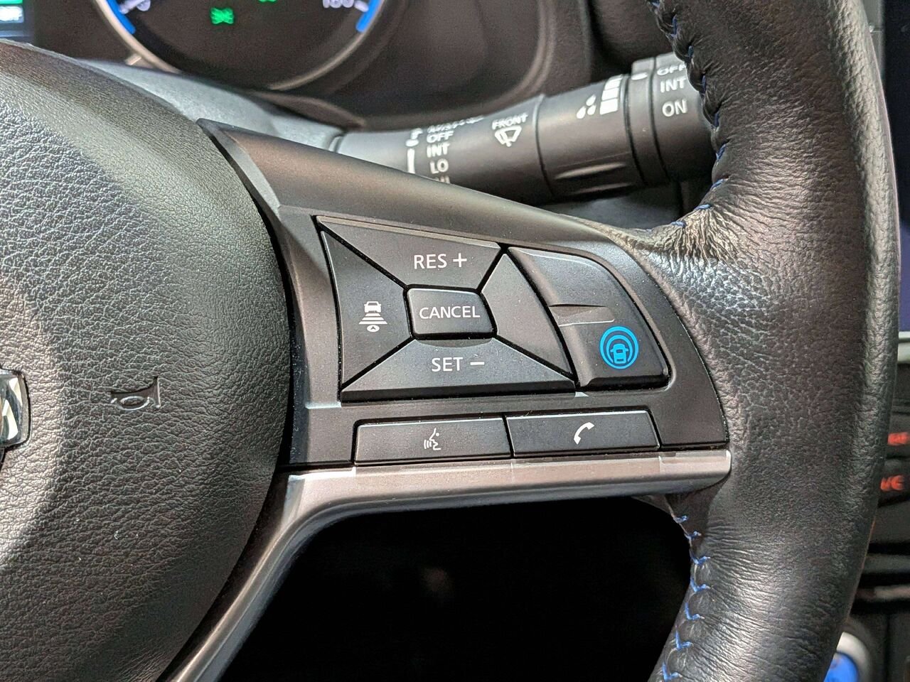 2020 Nissan LEAF SV Hatchback Black Val-David - photo #16