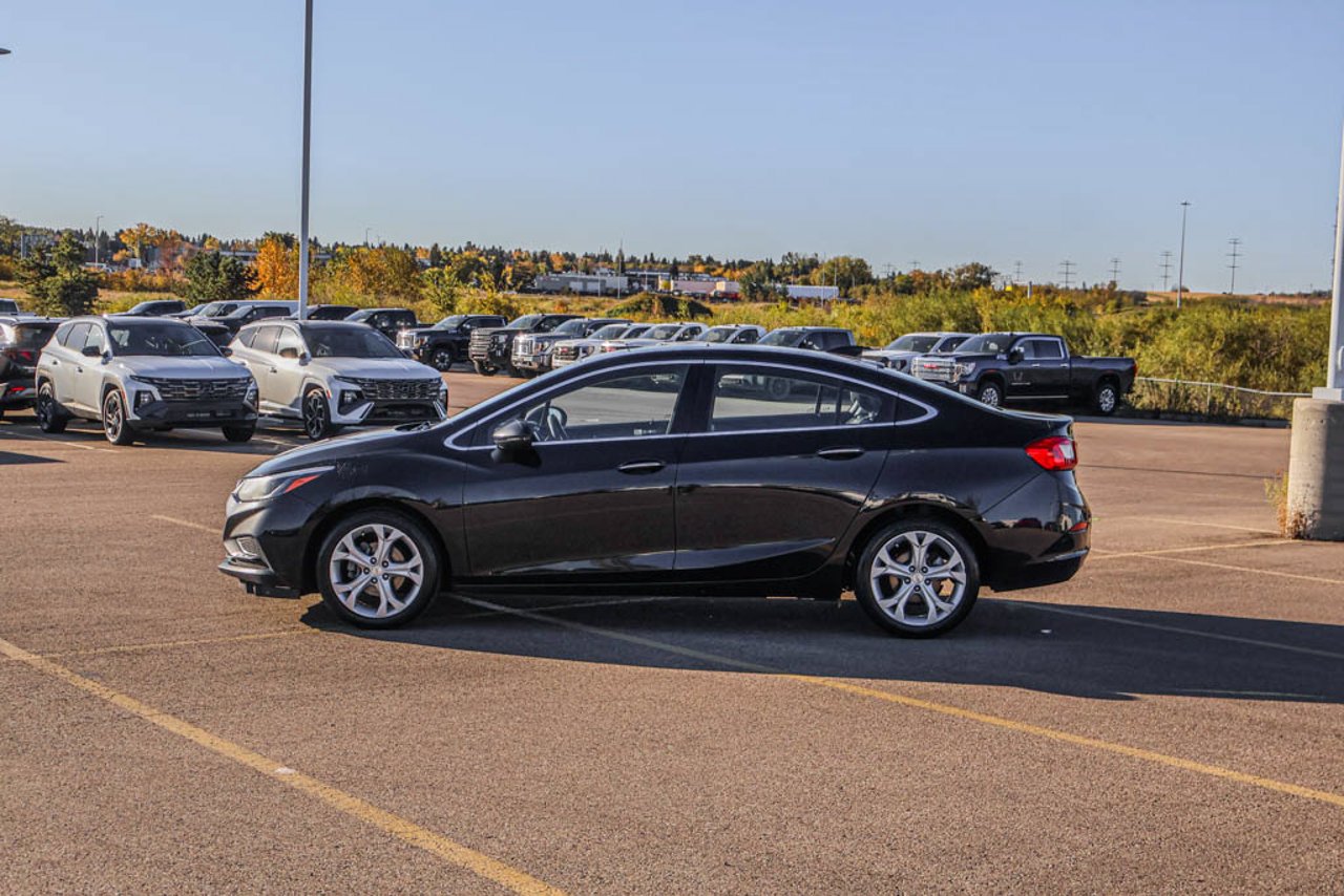 2017 Chevrolet Cruze 4dr Sdn 1.4L Premier w/1SF Black Sherwood Park - photo #4