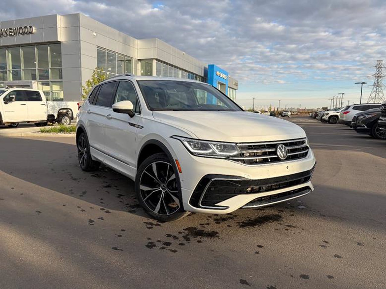 2024 Volkswagen Tiguan Highline R-Line 4MOTION White Sherwood Park - photo #1