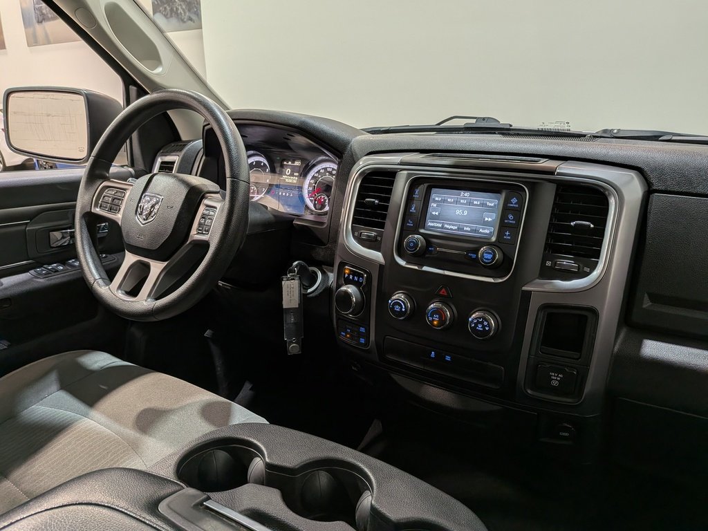 2023 Ram 1500 Classic SLT 4x4 Crew Cab 5'7" Box Grey Val-David - photo #16