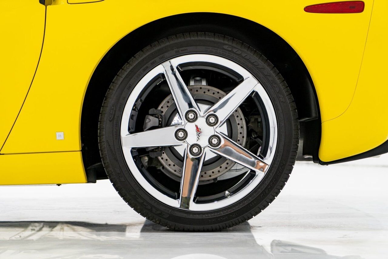 Chevrolet Corvette PRIX EN USD | With Only 900km (563mi) From New With Window Sticker 2008 Jaune Montréal - photo #44