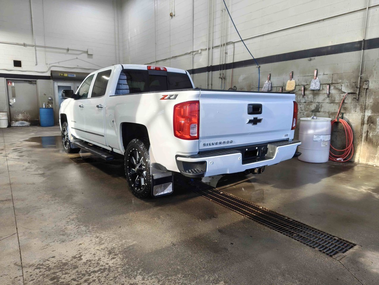 2018 Chevrolet Silverado 1500 4WD Crew Cab 153.0 LTZ w/2LZ White Sherwood Park - photo #4