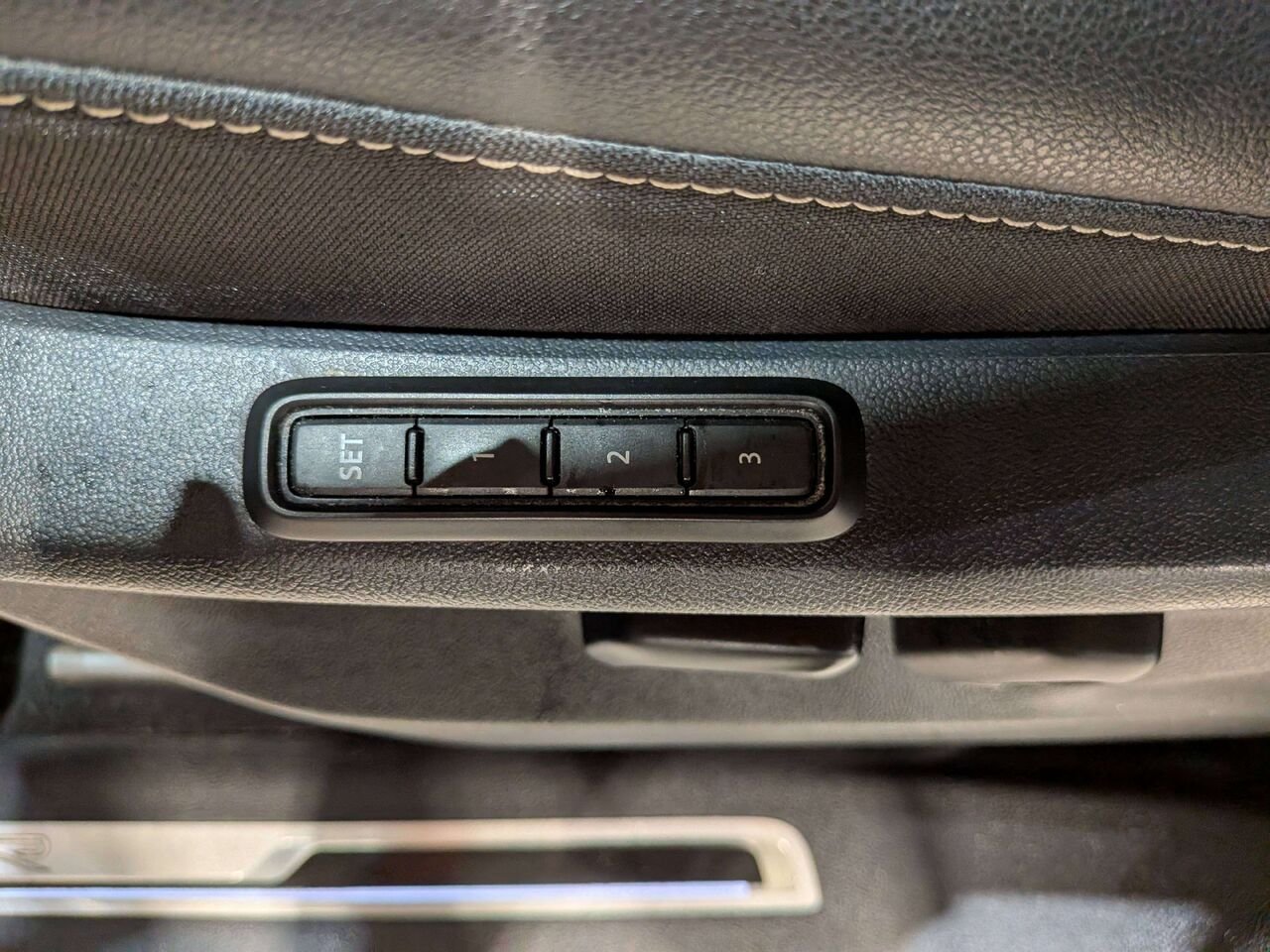 2022 Volkswagen Tiguan Highline R-Line 4MOTION Black Mirabel - photo #33