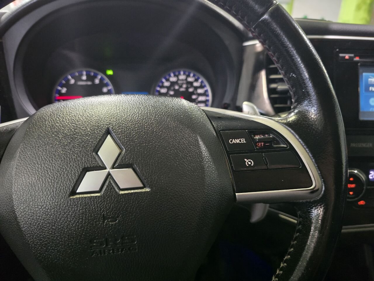 2014 Mitsubishi Outlander Black  - photo #19