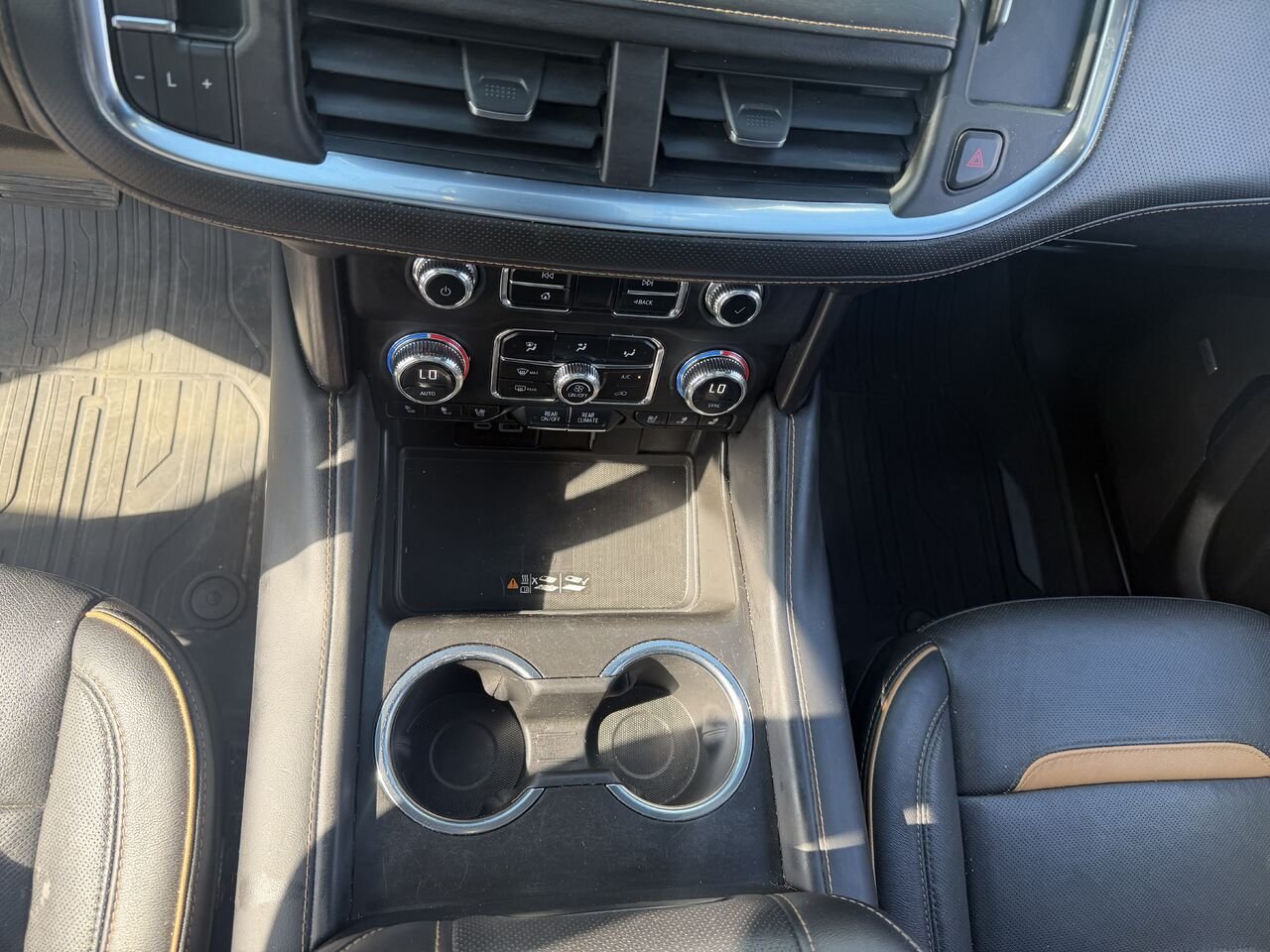 2023 GMC YUKON AT4 AT4 4 portes 4RM White Gatineau - photo #4