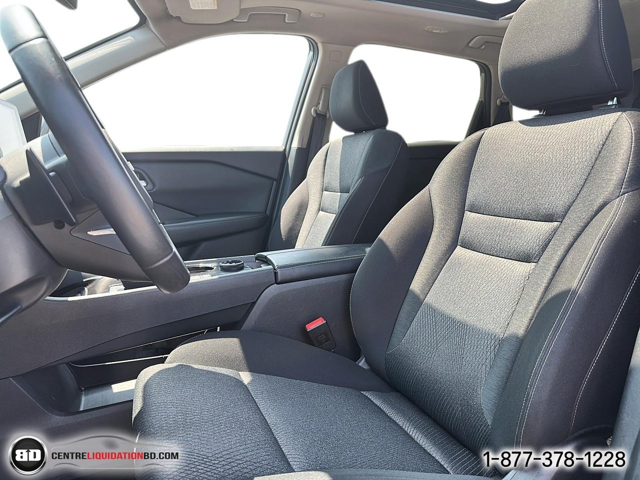 Nissan Rogue SV TI avec ensemble toit ouvrant | A8714 2024 Argent Granby - photo #12