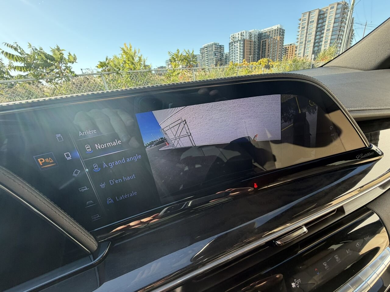2023 Cadillac Escalade PREMIUM LUXURY AWD FINANCEMENT À PARTIR 3.99% White Laval - photo #17