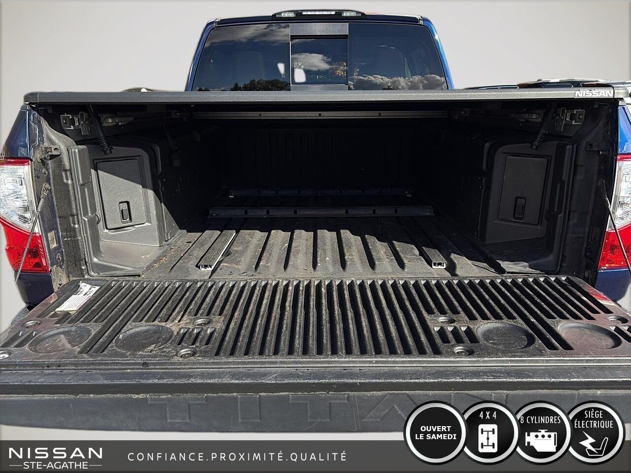 2018 Nissan Titan Platine cabine double 4x4 | BAS KILOMÉTRAGE | CAPACITÉ DE REMORQUAGE 8 500 LB Blue Saint-Jérôme - photo #12