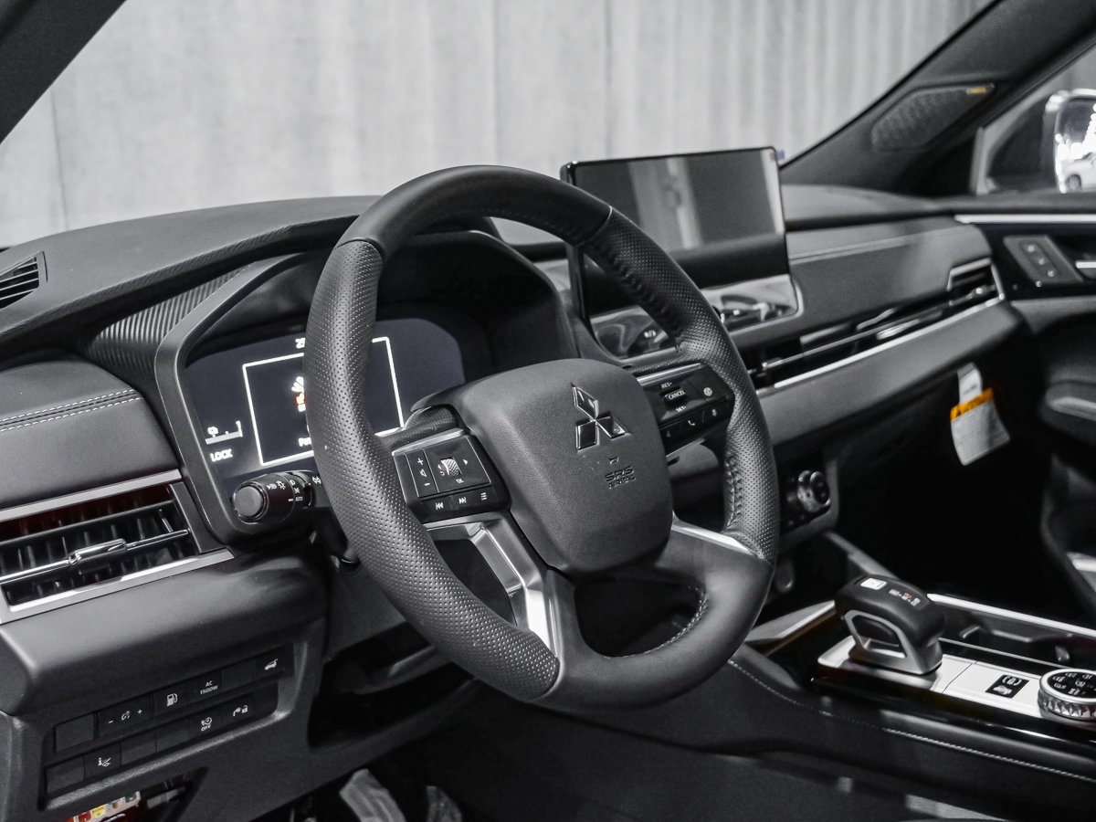 2026 Mitsubishi Outlander Plug-In Hybrid GT NOIR White Montreal - photo #10
