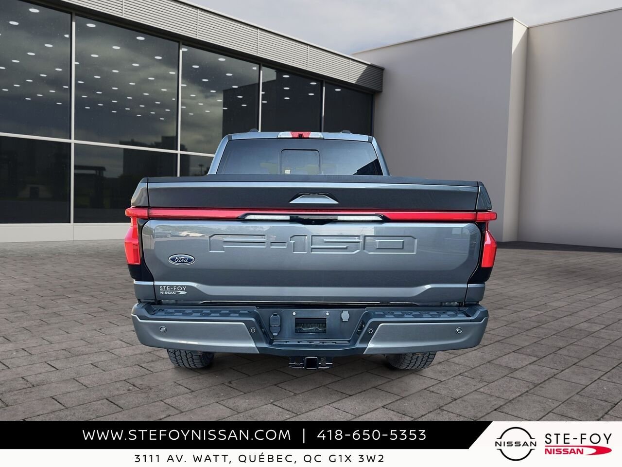Ford F-150 Lightning LARIAT STANDARD RANGE 2023 Gris Ste-Foy - photo #2
