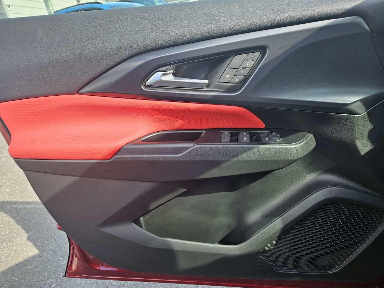2025 Chevrolet Equinox EV 4 portes RS Red Thetford Mines - photo #15