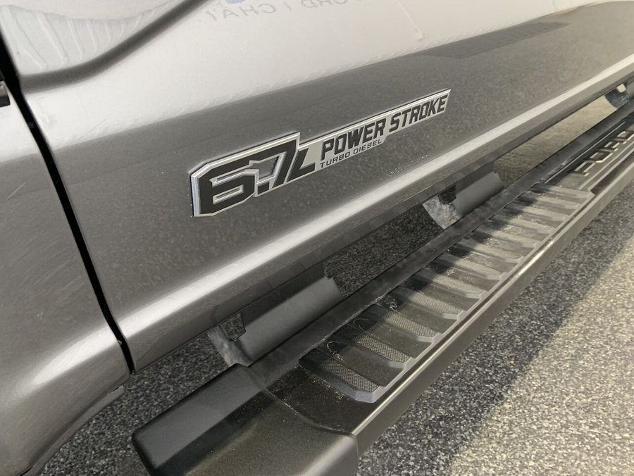 Ford Super Duty F-250 SRW XLT cabine 6 places 4RM caisse de 6,75 pi 2026 Gris