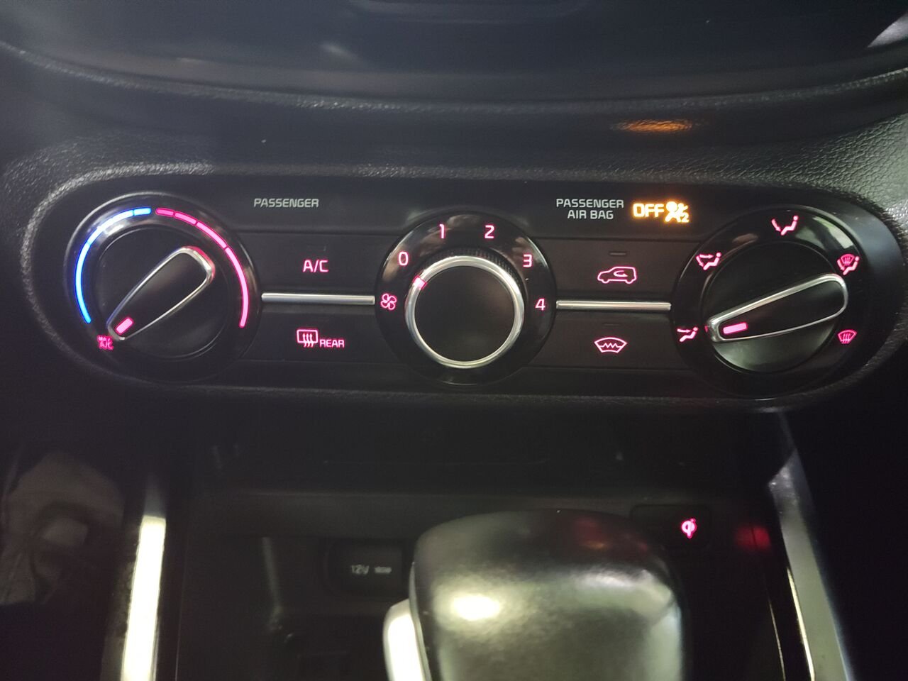 2020 Kia Soul Black  - photo #21