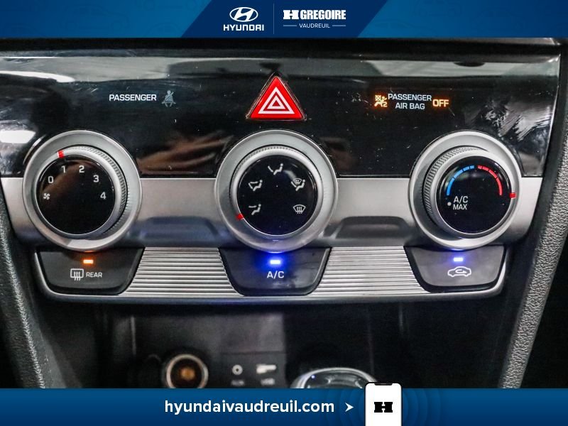 Hyundai Elantra YR839 | Preferred Auto 2019 Argent Laval - photo #26