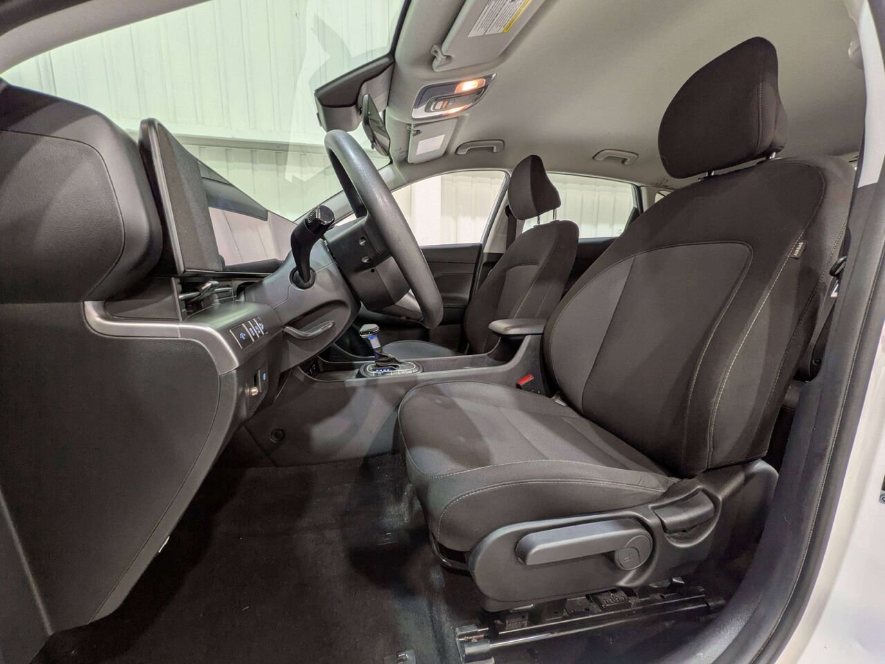 Hyundai Kona 2.0L Essential FWD 2024 Blanc Val-David - photo #1