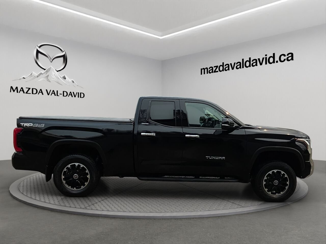 Toyota Tundra Limited Double Cab 4x4, Navigation, sièges ventilés, sièges en cuir 2022 Noir Val-David - photo #3