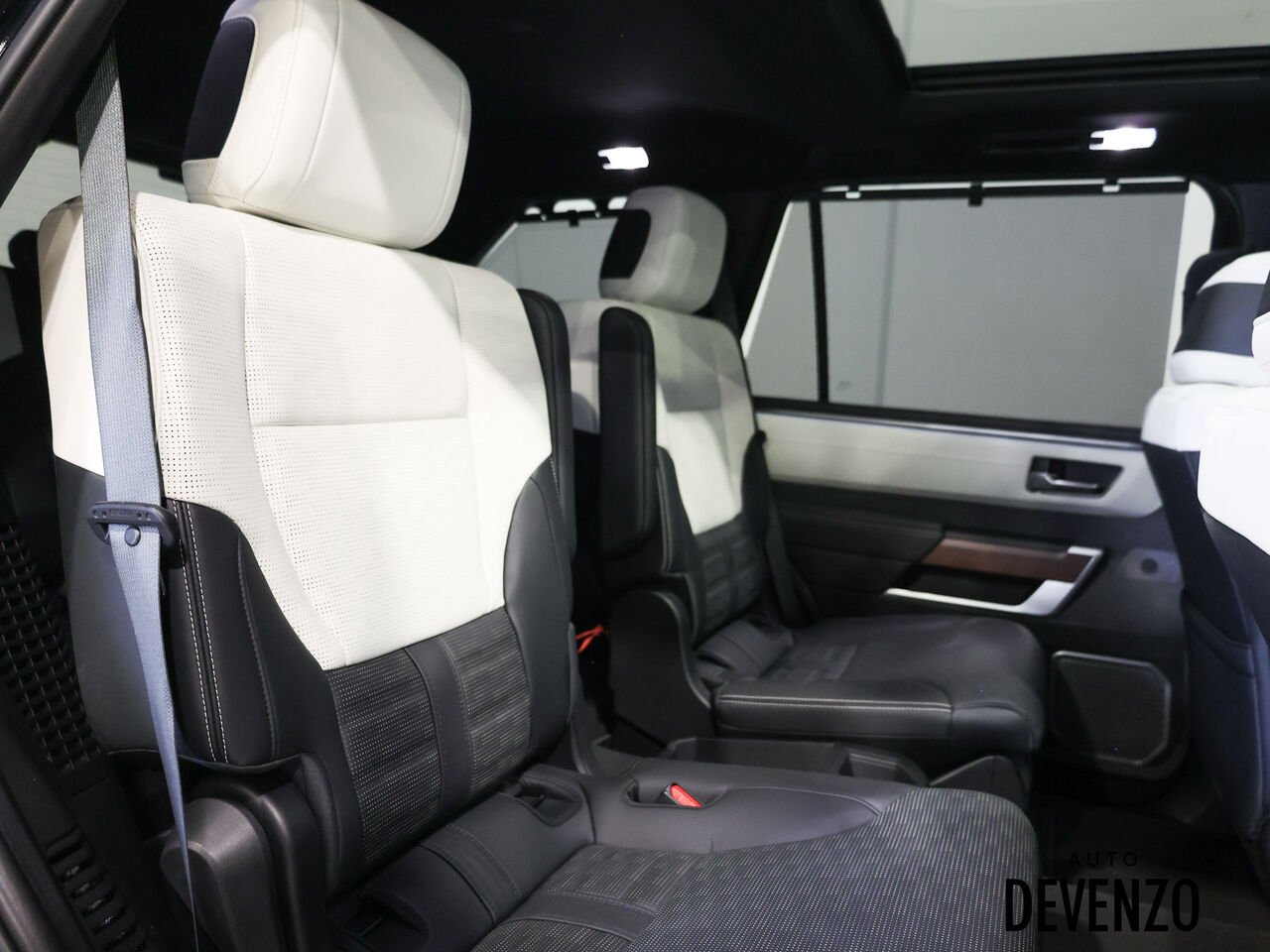 2025 Toyota Sequoia Black Saint-Eustache - photo #9