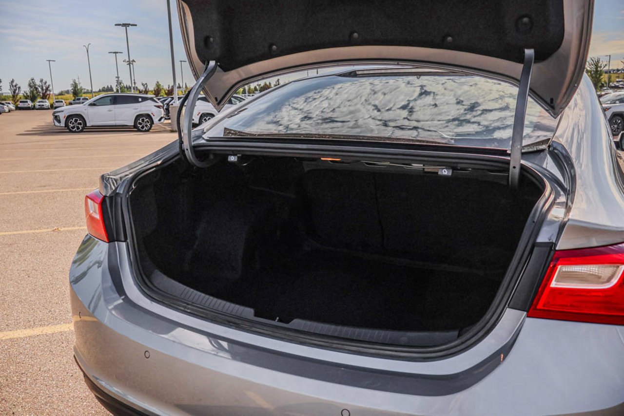 2025 Chevrolet Malibu 4dr Sdn 1LT Grey Sherwood Park - photo #7
