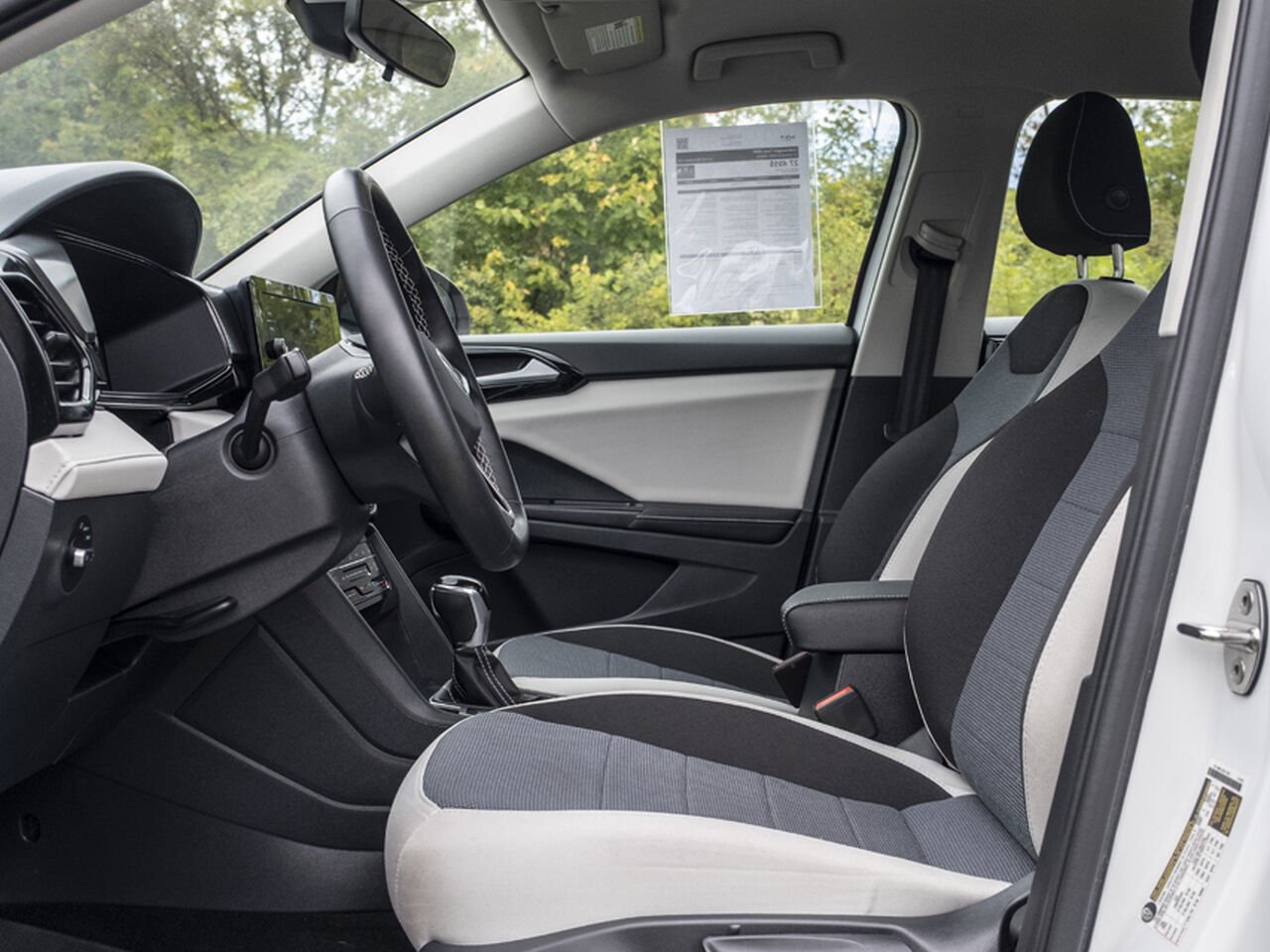 2025 Volkswagen Taos White Gatineau - photo #11
