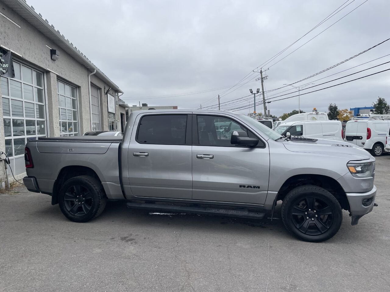 2022 Ram 1500 Grey  - photo #6