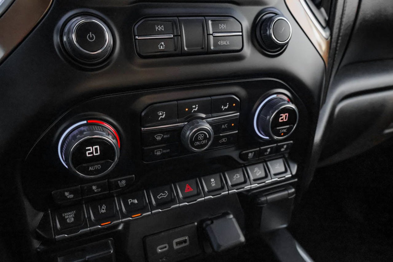 2022 Chevrolet Silverado 3500HD 4WD Crew Cab 159 High Country Black Sherwood Park - photo #26