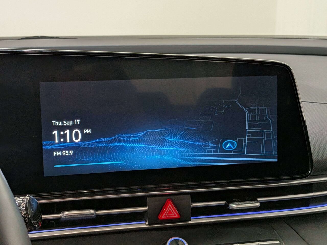 2025 Hyundai Elantra Preferred IVT w/Tech Pkg White Val-David - photo #20