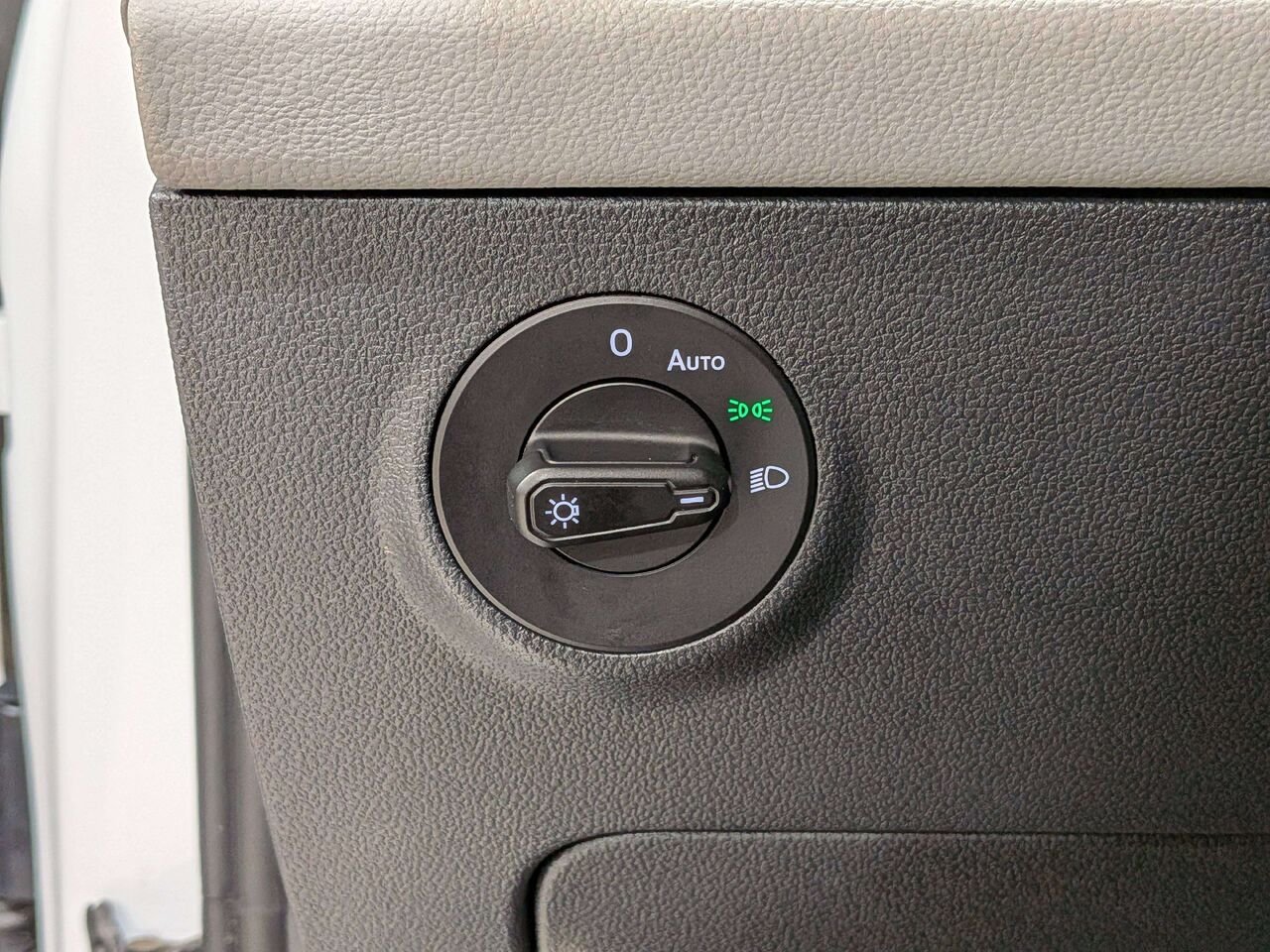 2024 Volkswagen Taos Comfortline 4MOTION White Val-David - photo #28