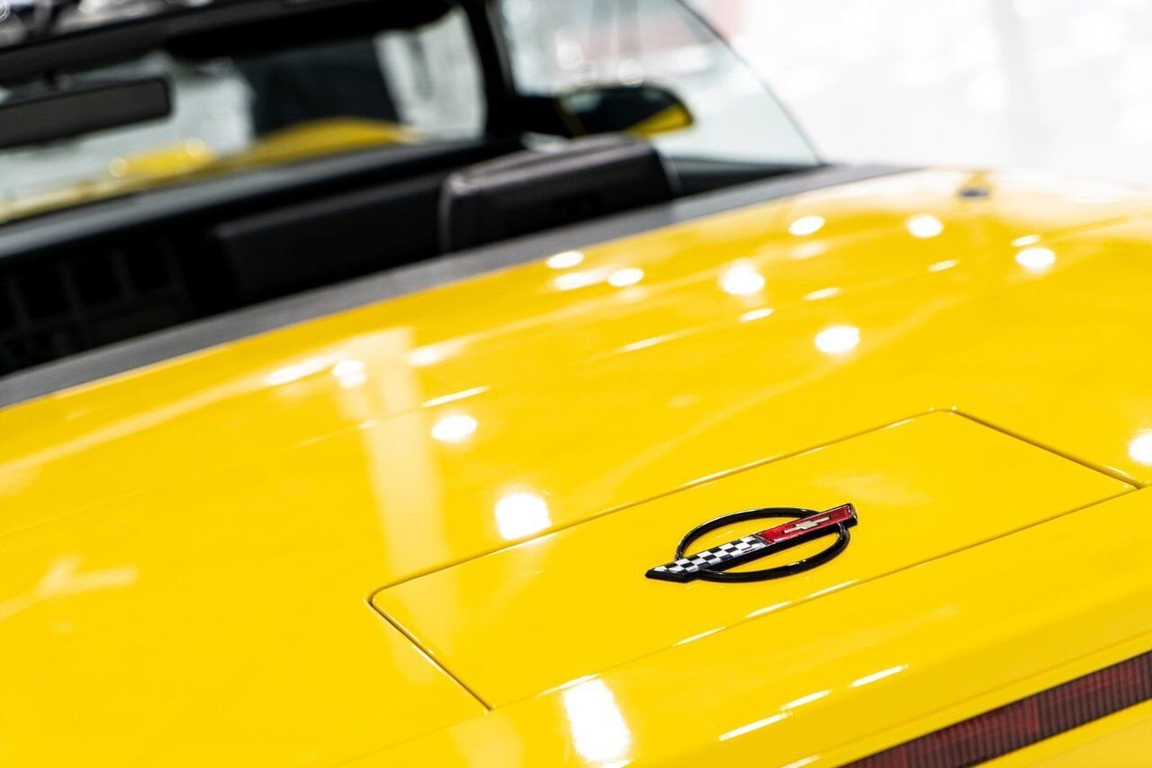 Chevrolet Corvette Pace Car livery with only 17,380km (10,800miles) 1986 Jaune Montréal - photo #67