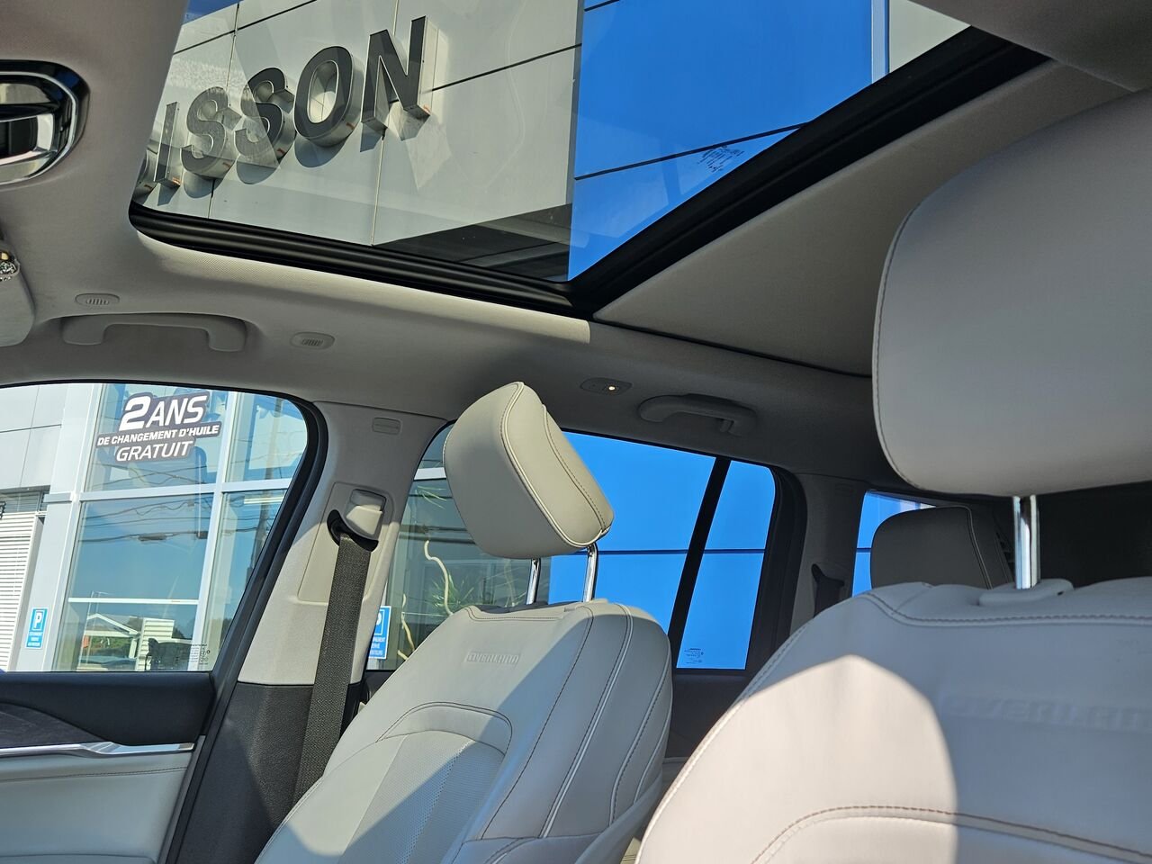 2023 Jeep Grand Cherokee Overland 4x4 Grey Thetford Mines - photo #17