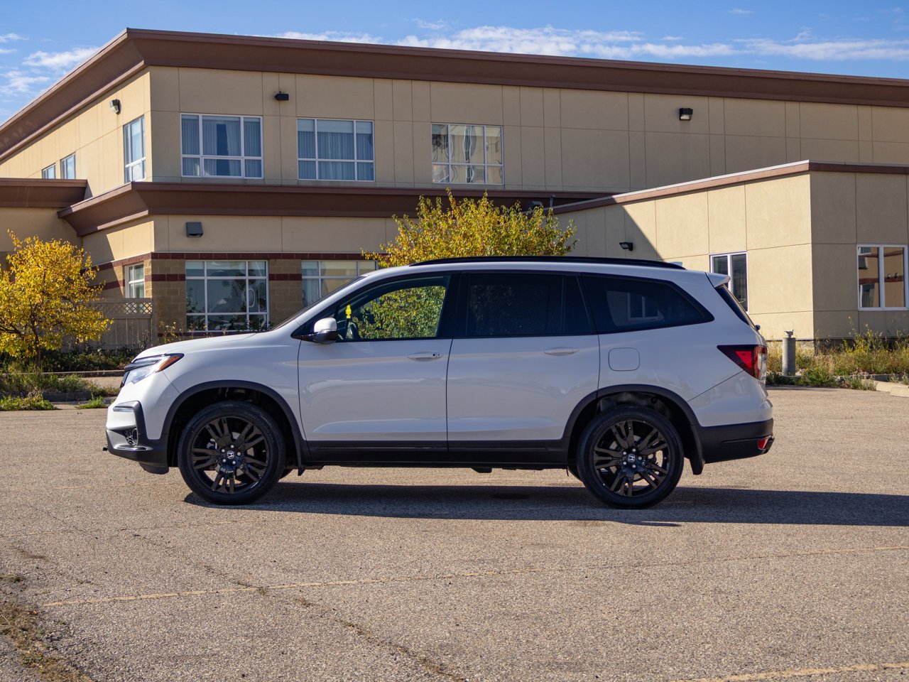 2020 Honda Pilot Black Edition AWD White Sherwood Park - photo #9