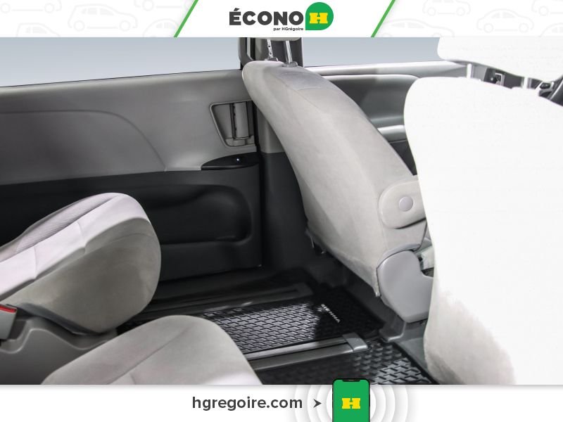 2020 Toyota Sienna White Saint-Eustache - photo #22