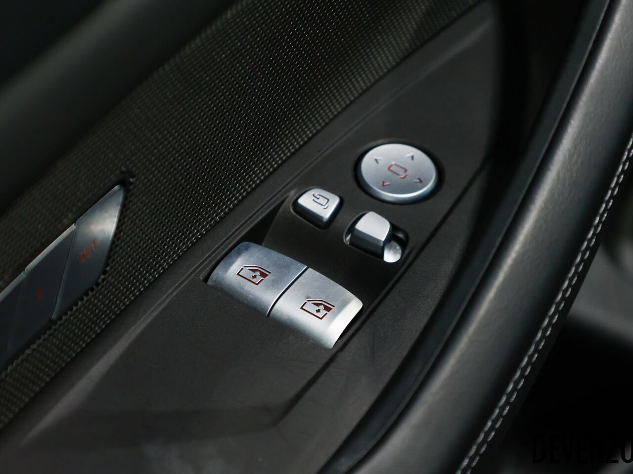 2025 BMW M4 Black Saint-Eustache - photo #13