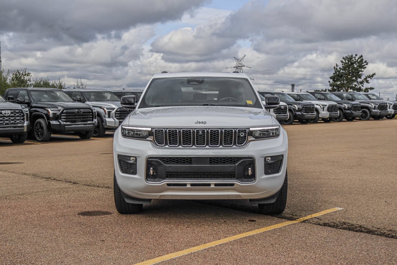 2023 Jeep Grand Cherokee Overland 4x4 White Sherwood Park - photo #2