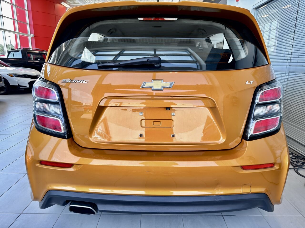 2017 Chevrolet Sonic Orange Notre-Dame-des-Prairies - photo #9