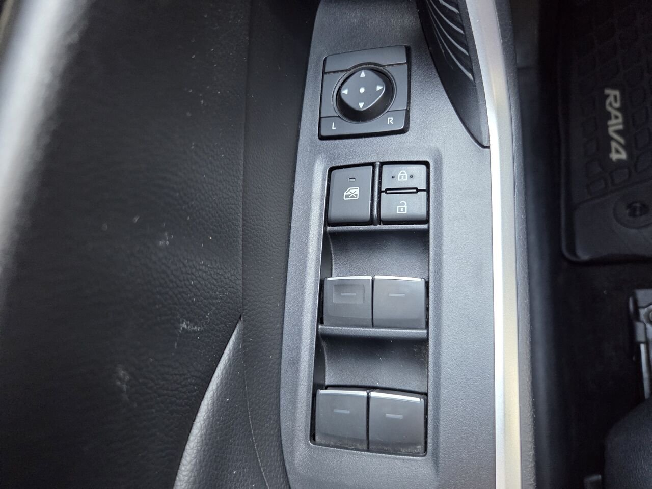 2023 Toyota RAV4 XLE HYBRIDE Silver  - photo #15