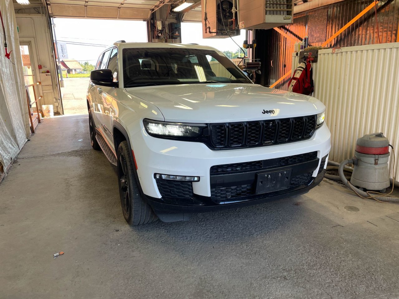 Jeep Grand Cherokee L LIMITED 4X4 *TOIT* NAV SIÈGES VENTIL HAYON ELECT 2024 Blanc Saint-Jérôme - photo #11