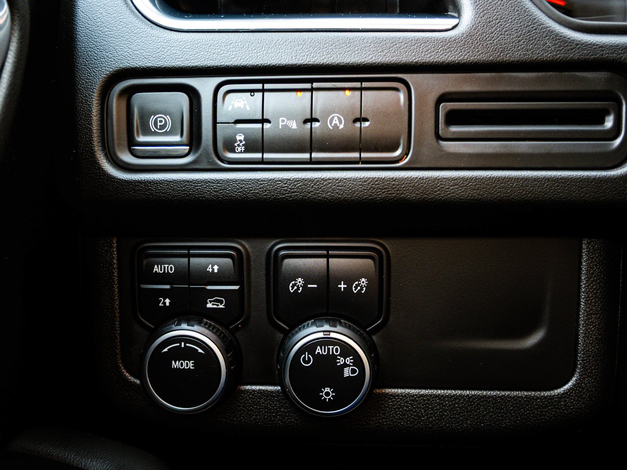2023 Chevrolet Suburban 4WD 4dr LS White Sherwood Park - photo #18