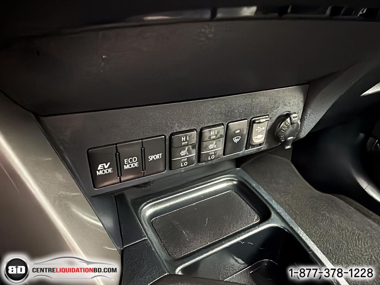 2017 Toyota RAV4 Hybrid LE+ 4 portes | BD0221 Black Granby - photo #21
