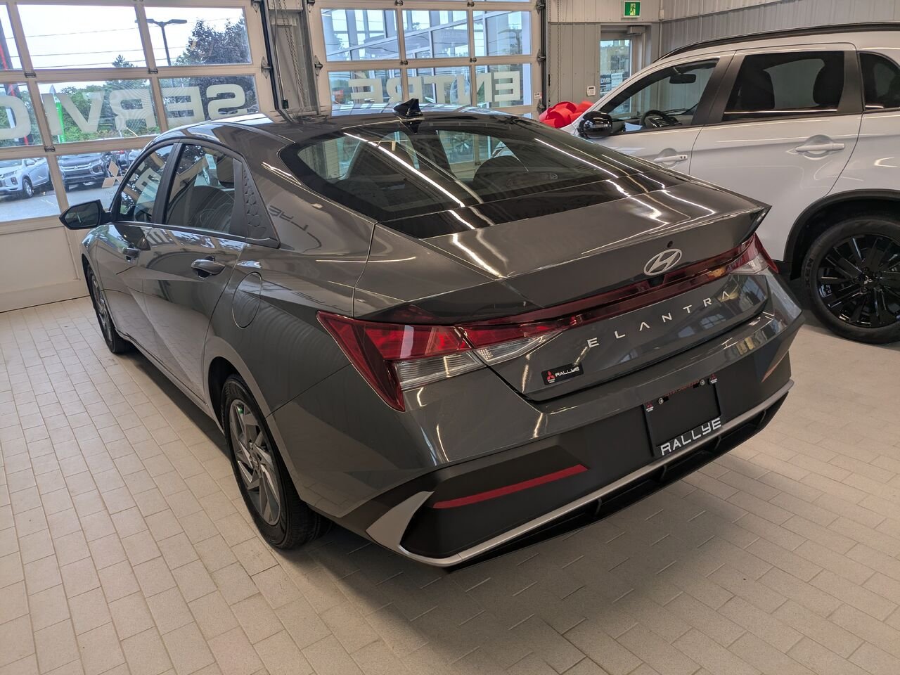 2024 Hyundai Elantra Grey Gatineau - photo #16
