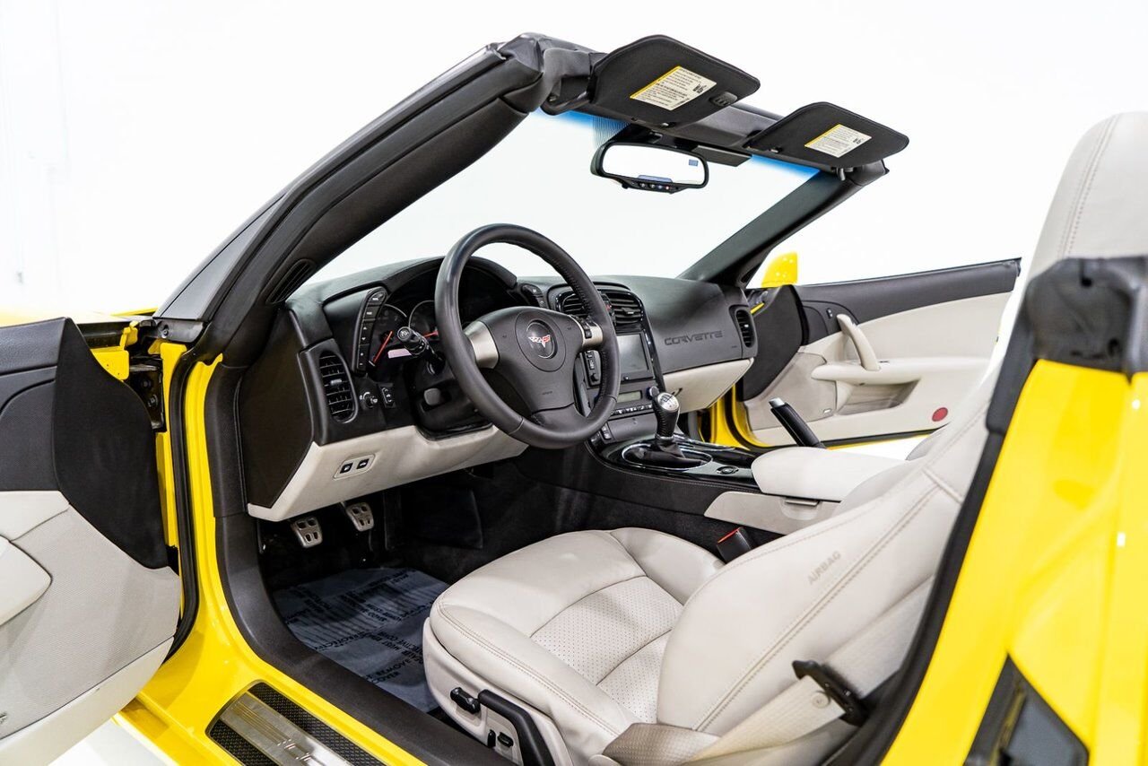 Chevrolet Corvette PRIX EN USD | With Only 900km (563mi) From New With Window Sticker 2008 Jaune Montréal - photo #6