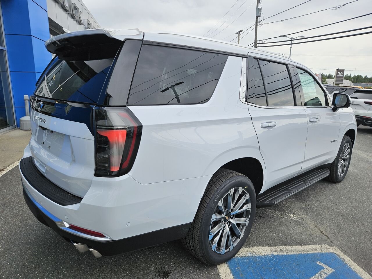 Chevrolet Tahoe High Country 4 portes 4RM 2026 Blanc polaire, triple couche Thetford Mines - photo #4
