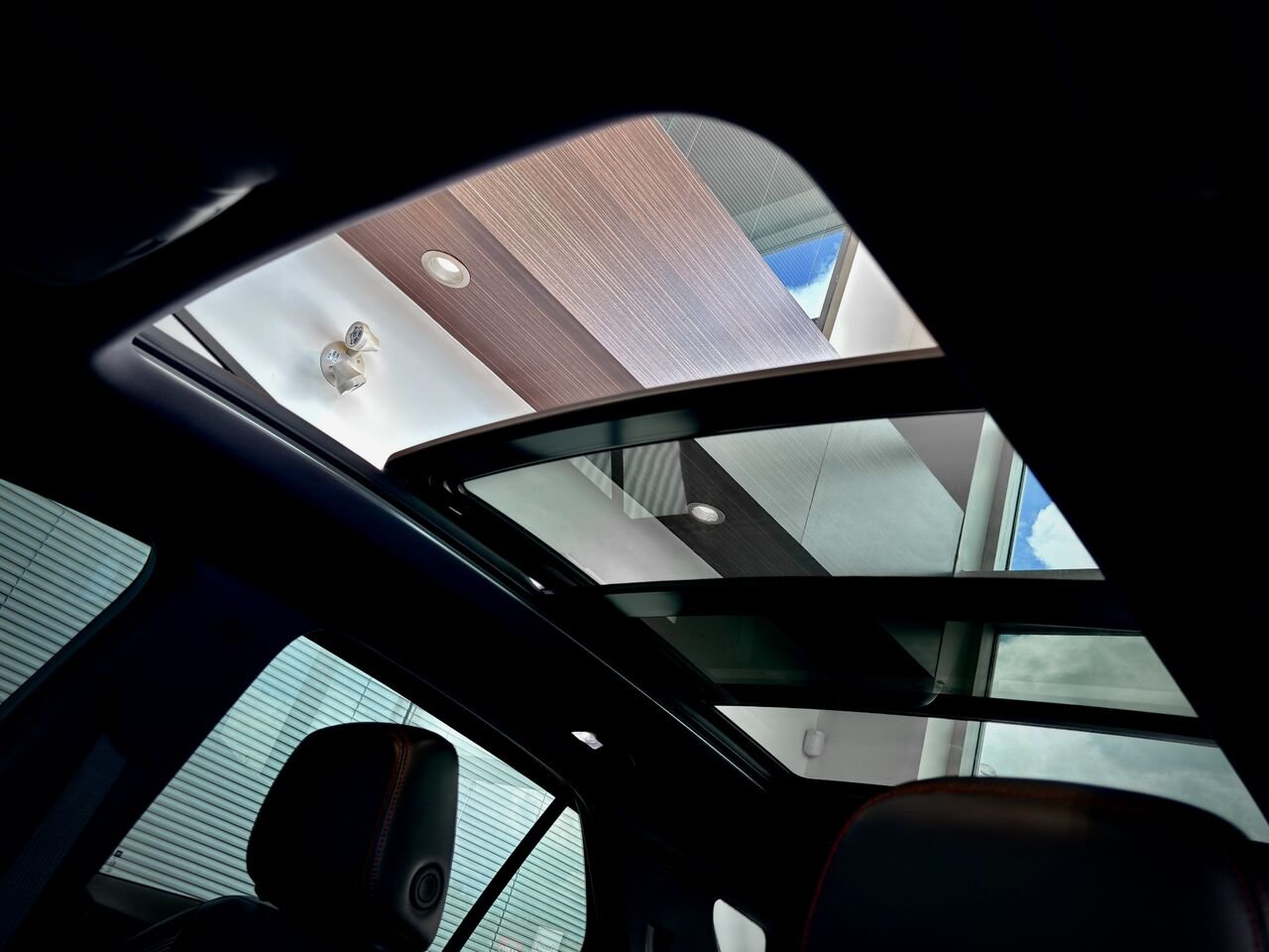 2024 Chevrolet Equinox White Notre-Dame-des-Prairies - photo #17