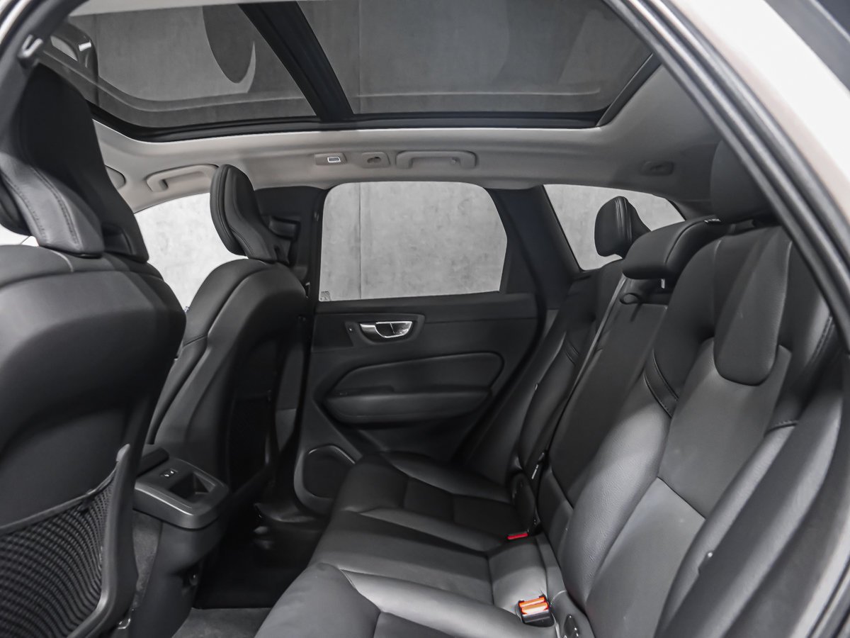 2023 Volvo XC60 B6 PLUS DARK CLIMAT HARMAN KARDON Purple Montreal - photo #12