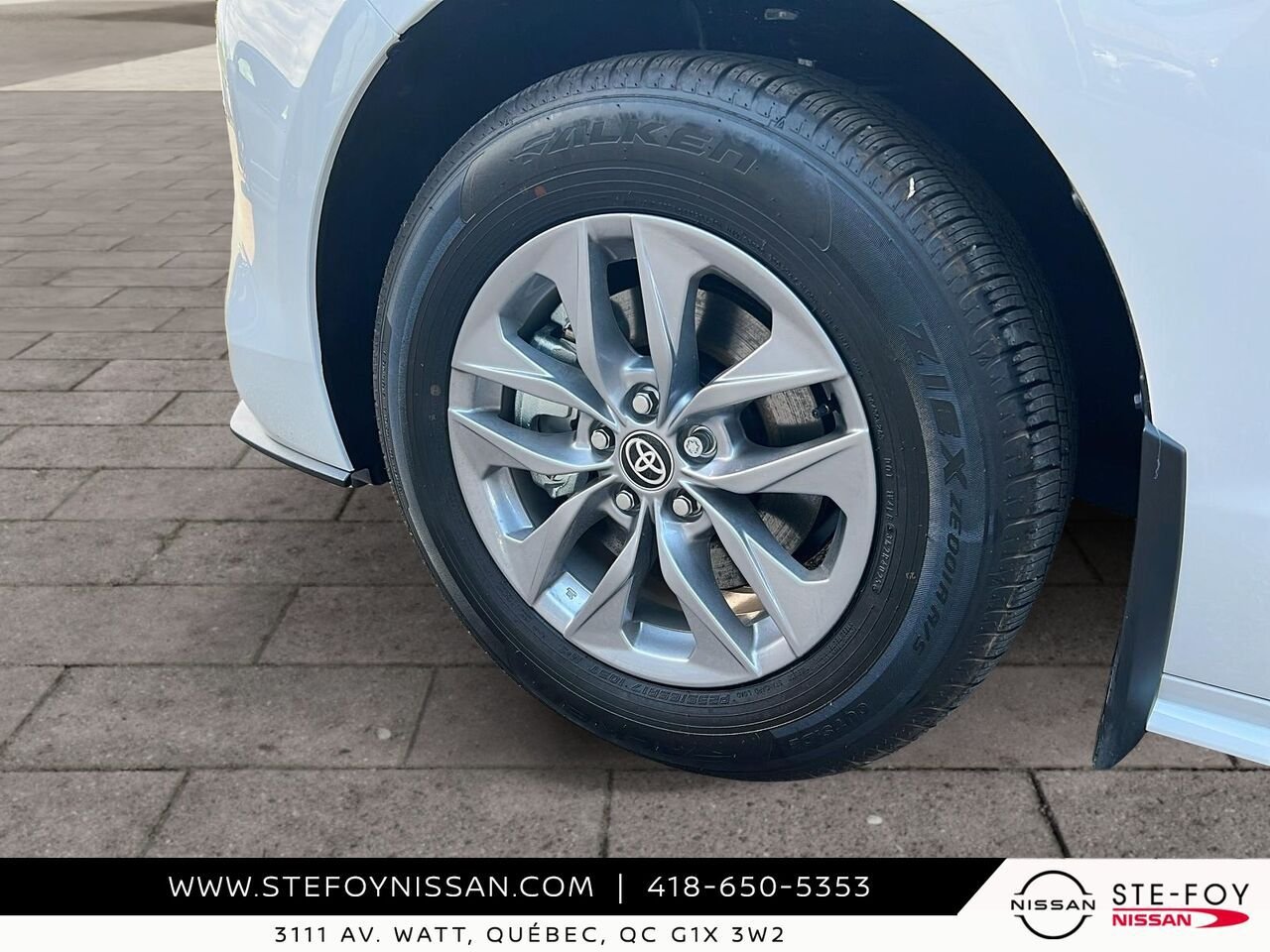 2026 Toyota Sienna LE 8 PASSAGERS White Ste-Foy - photo #6