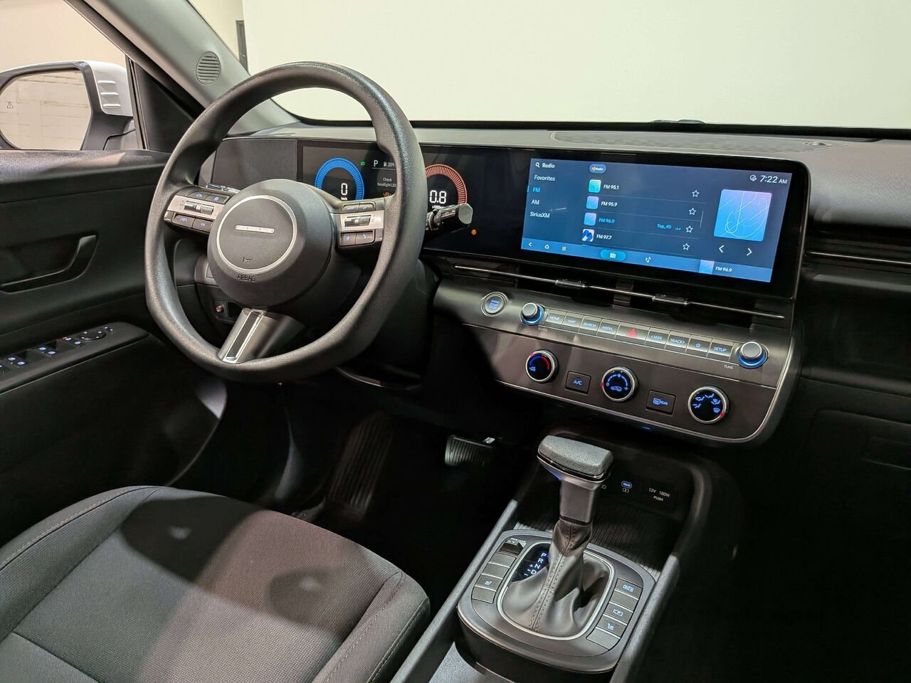 Hyundai Kona 2.0L Essential FWD 2024 Blanc Val-David - photo #17