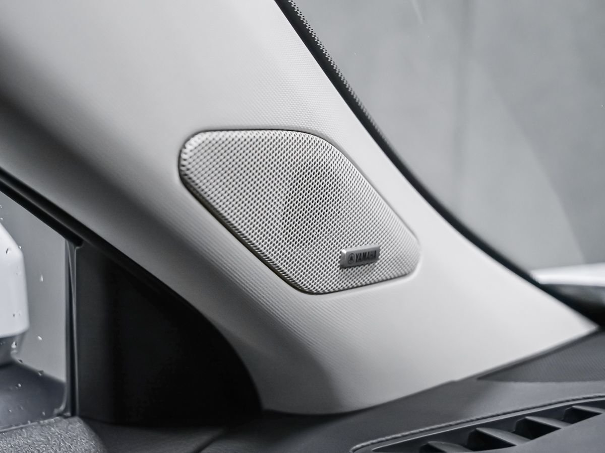 Mitsubishi Outlander PHEV ES 2026 Fini taillé diamant Blanc de qualité supérieure Montréal - photo #9