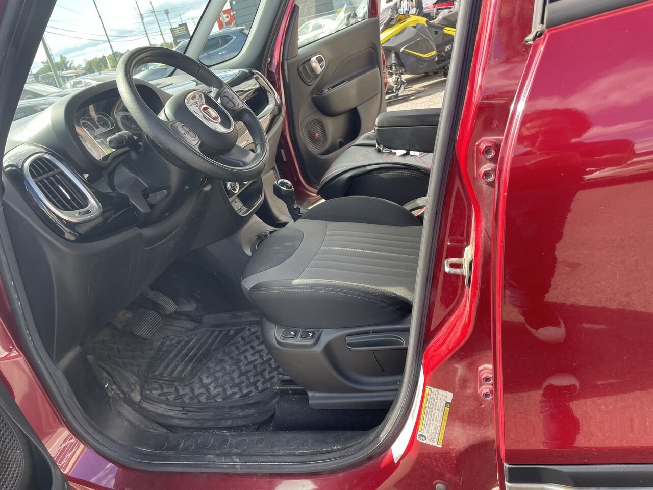 2015 FIAT 500L Red  - photo #8