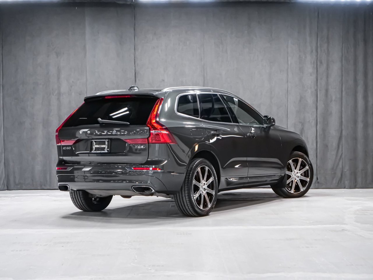 Volvo XC60 T6 INSCRIPTION CLIMATE VISION CONVENIENCE 2018 Gris Montréal - photo #4