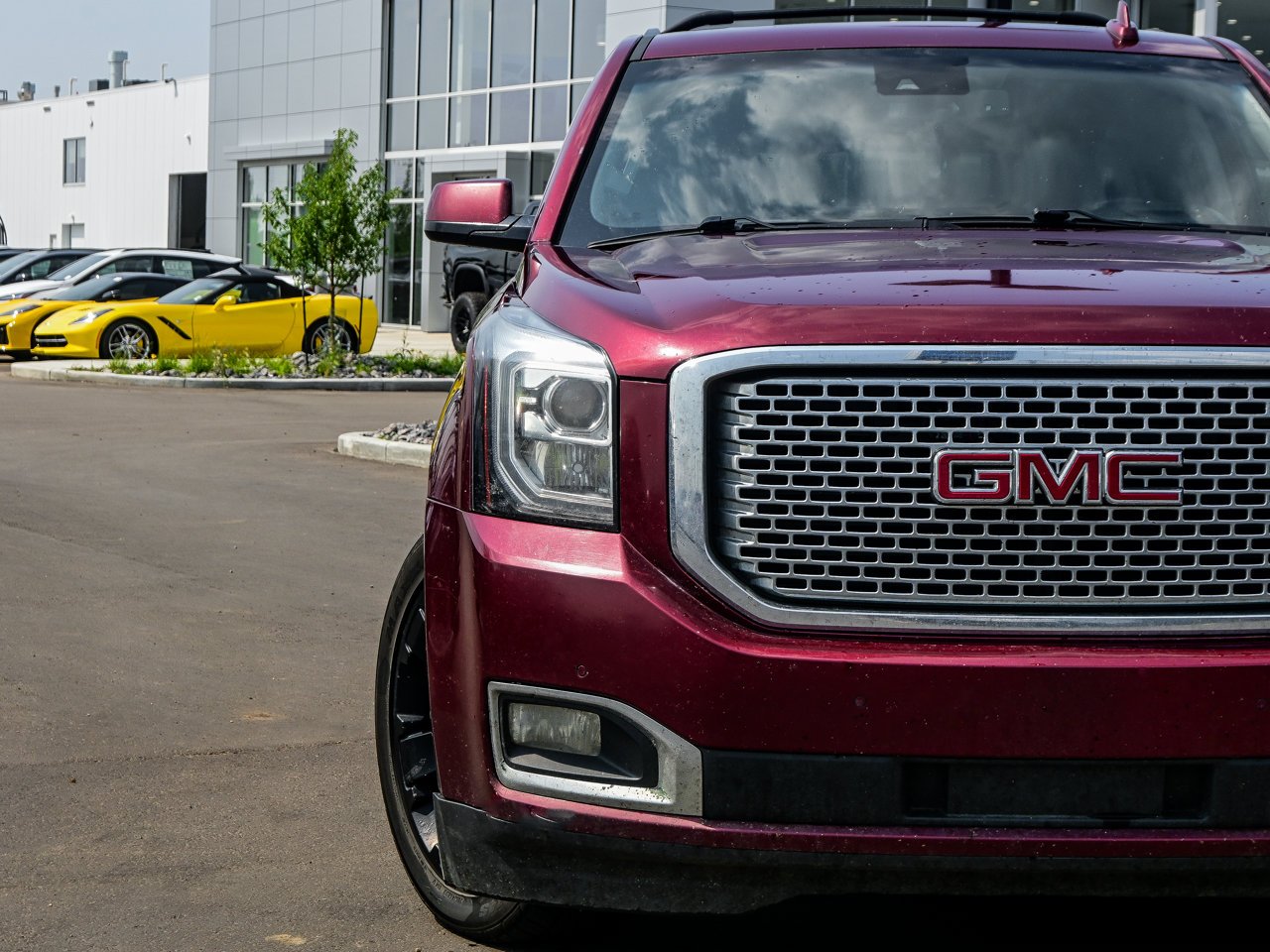 2017 GMC Yukon 4WD 4dr Denali Red Sherwood Park - photo #4