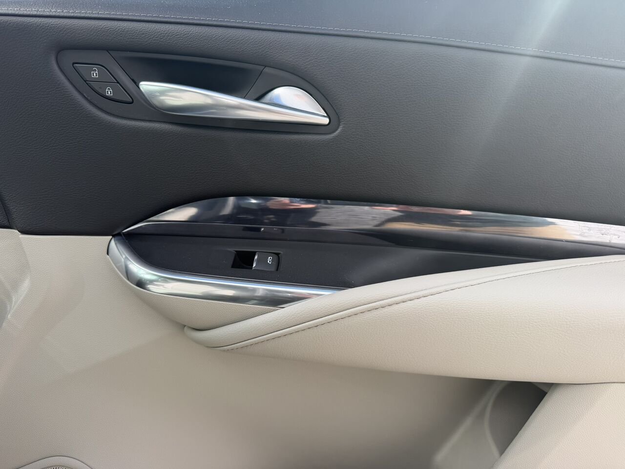 2019 Cadillac XT4 LUXURY AWD Black Laval - photo #8